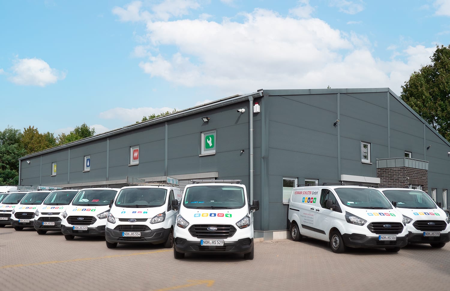 Betriebsgebäude und Fahrzeugflotte der Hermann Schulten GmbH in Nordhorn