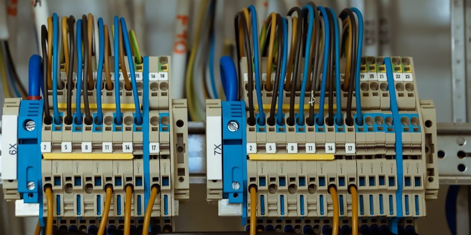 Elektriker bei der Arbeit